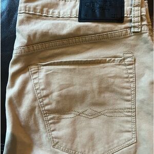 Men’s Denizen Levi’s 231 Athletic Fit Tan Khaki’s. Size 34W X 30L. EUC